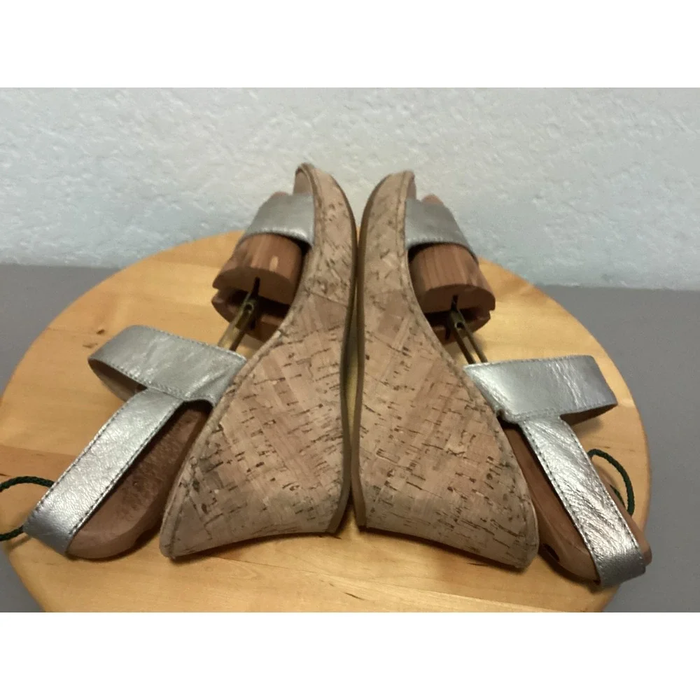 Born Wedge Sandals Womens 9 Silver Metallic Leather Cork Platform F46330